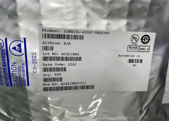 फील्ड प्रोग्राम करने योग्य गेट सरणी LCMXO3L-4300C-5BG256C 4320LUTs MachXO3 प्रोग्राम करने योग्य तर्क IC CSFBGA-256