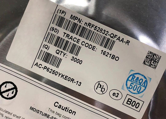 बीटी आईसी NRF52832 2.4GHz बहुमुखी बीटी कम ऊर्जा 5.4 SoC QFN-48 मल्टीप्रोटोकॉल SoC