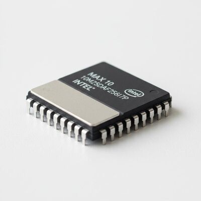 MAX 10 FPGA 10M25DAF256I7P फील्ड प्रोग्राम करने योग्य गेट सरणी प्रोग्राम करने योग्य लॉजिक चिप